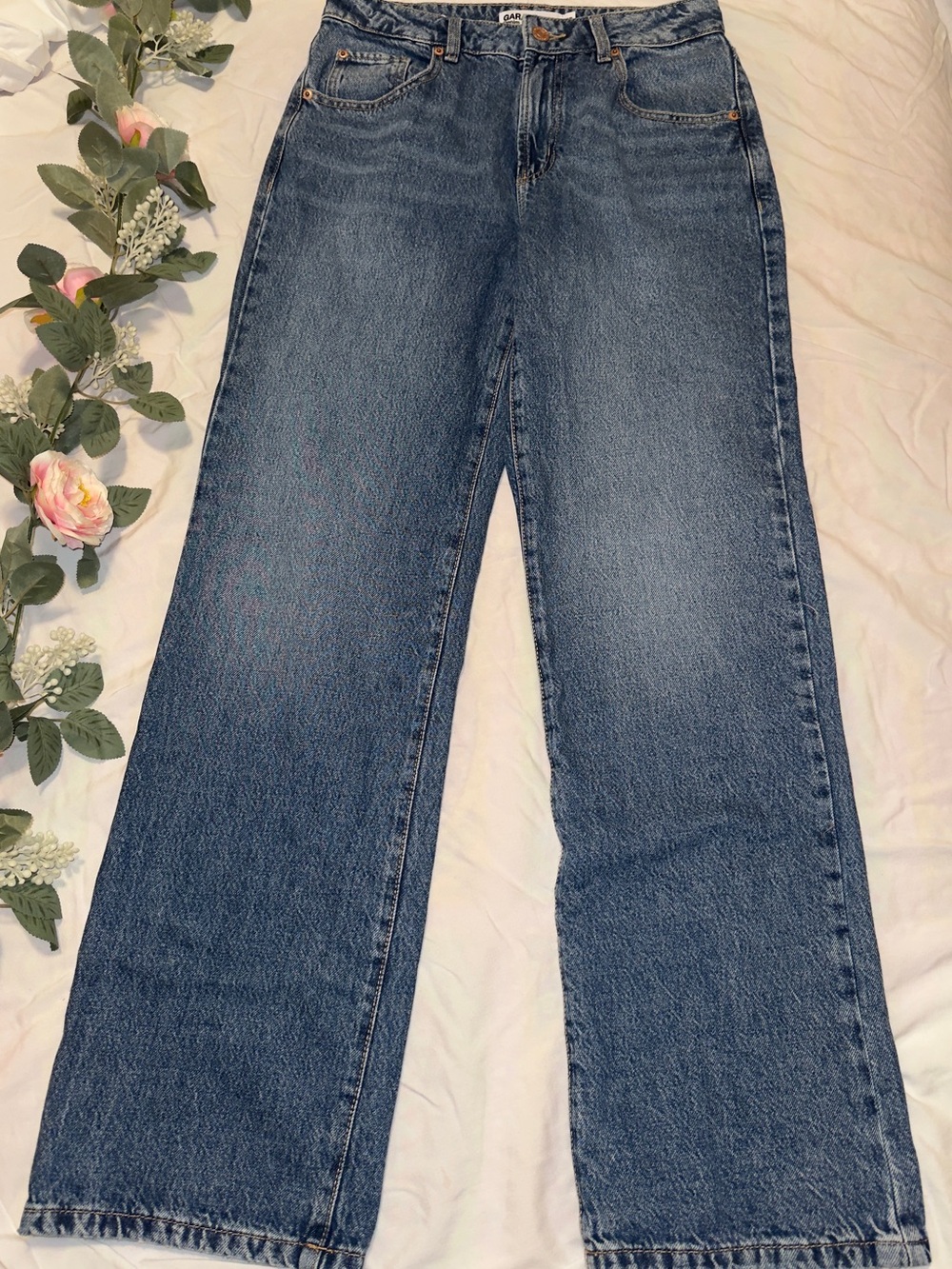 Garage Wide-Leg High-Rise Jeans in Medium Blue